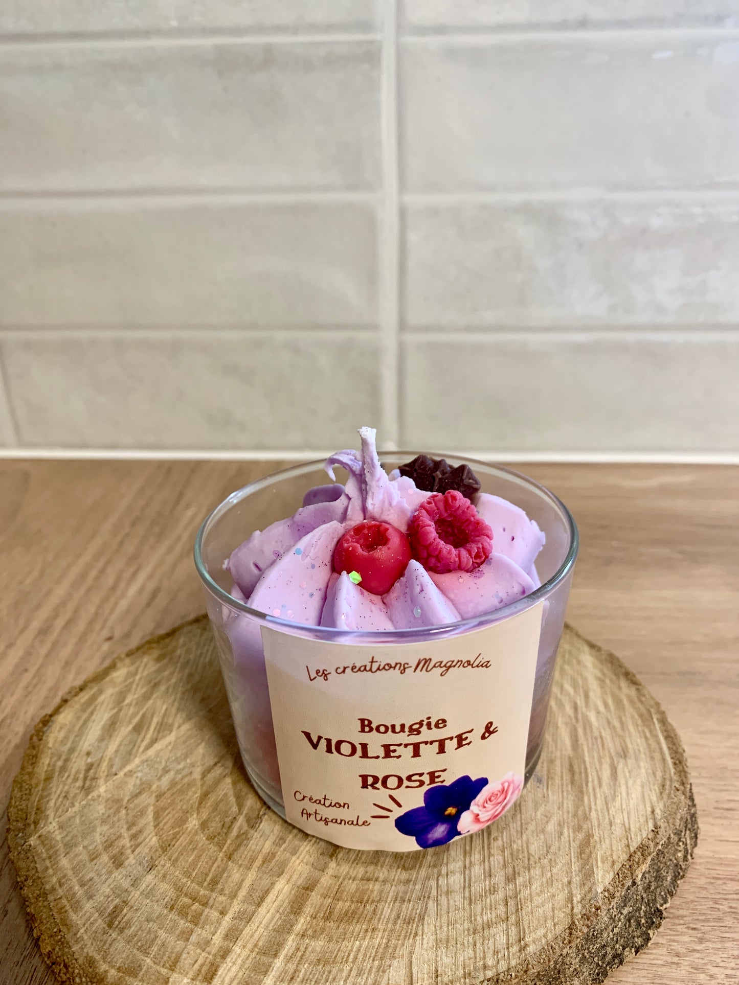 Bougie Parfumée Violette & Rose – Un Bouquet Fleuri et Enchanteur
