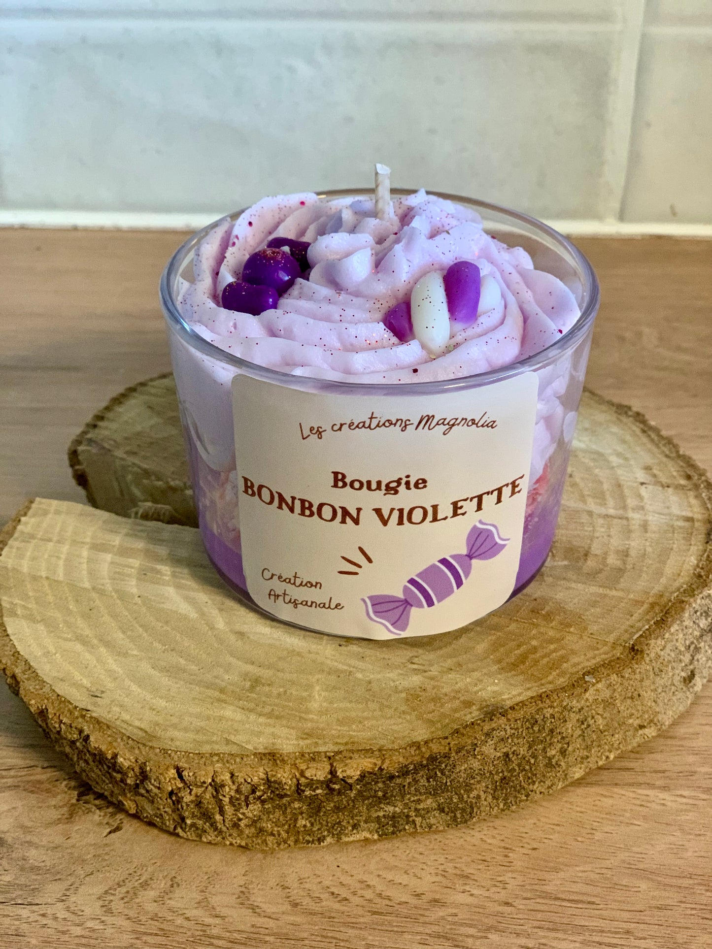 Bougie Parfumée Bonbon Violette – Un Voyage Sucré et Envoûtant